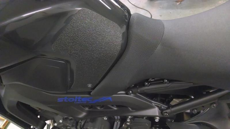 fz09 tank grips