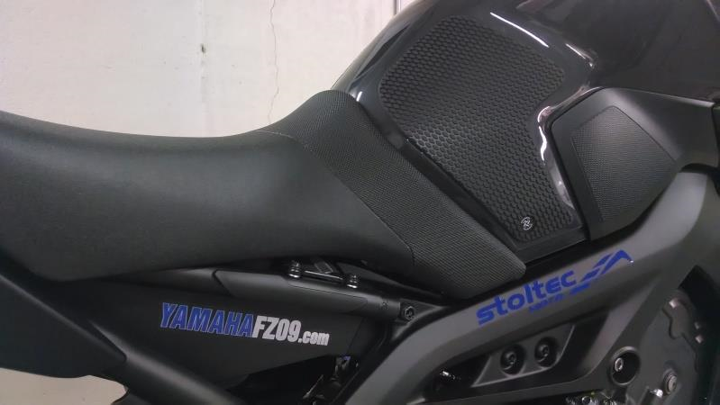 fz09 tank grips